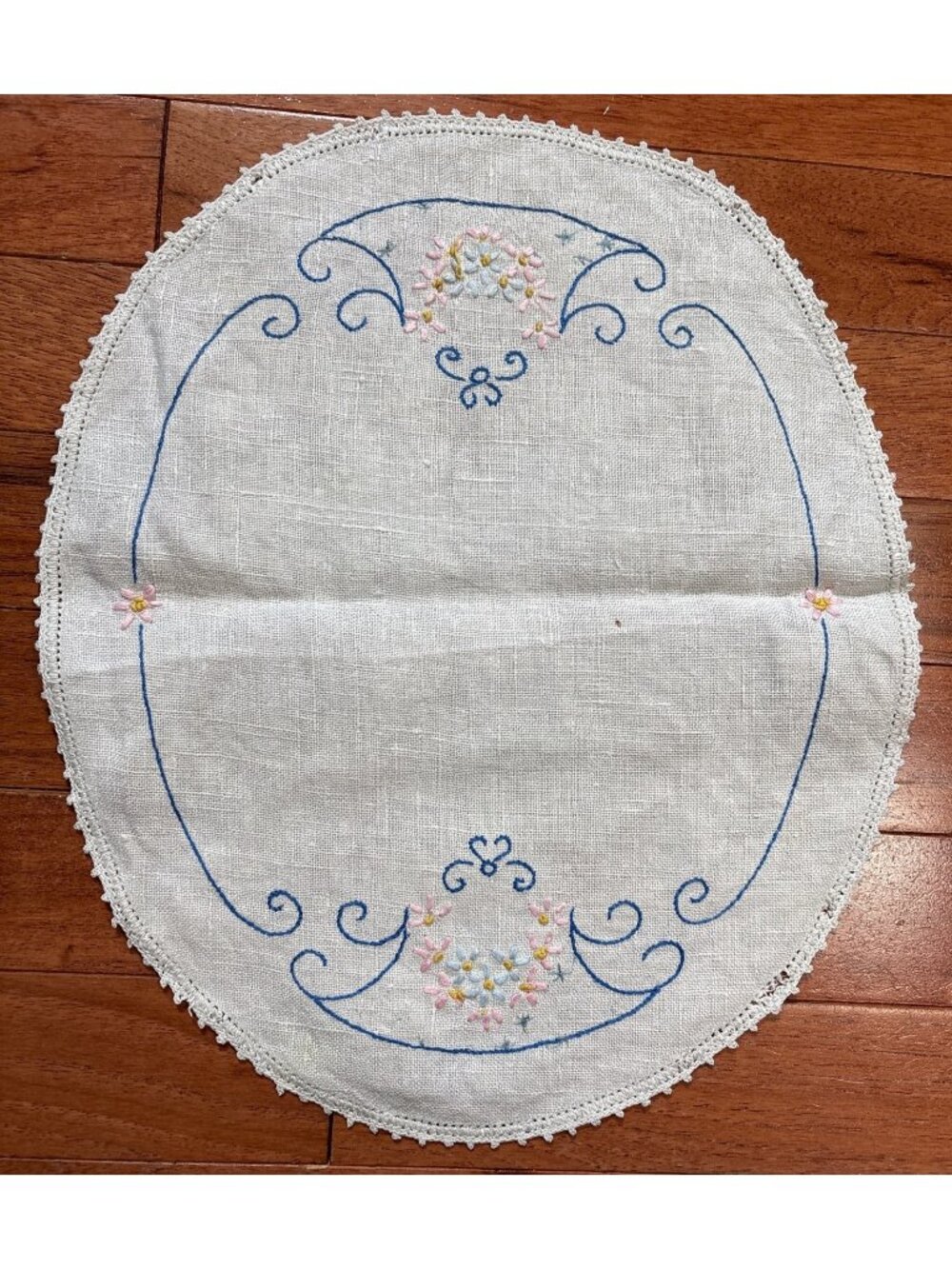 Hand-Embroidered Oval Linen Doily Delicate Floral Design Lace Edge 14x11” Vtg
